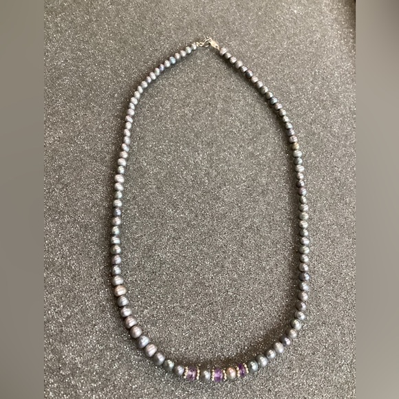 🚨Sale🚨! Vintage Gray Iridescent Pearls w/Sterling Silver Necklace Stamped - Picture 2 of 8